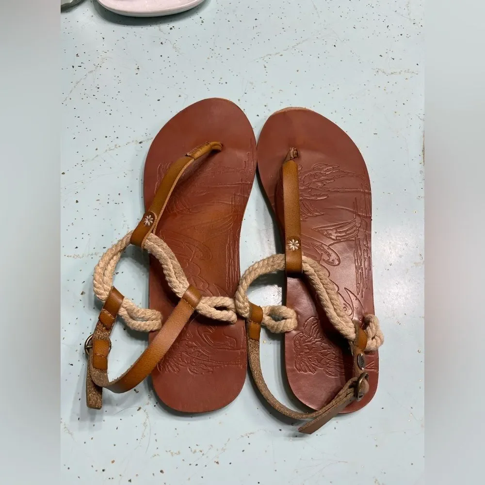 Roxy sandals size 7.5